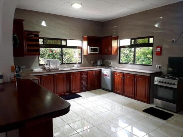 La Source Self Catering Hotel Диг Екстериор снимка
