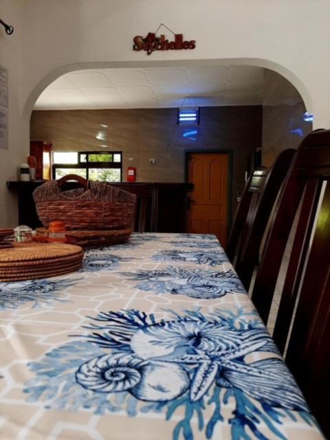 La Source Self Catering Hotel Диг Екстериор снимка